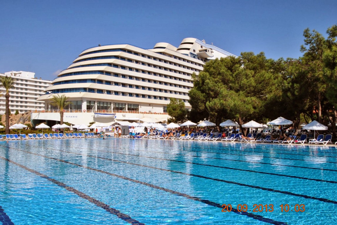 imagini hotel TITANIC LARA